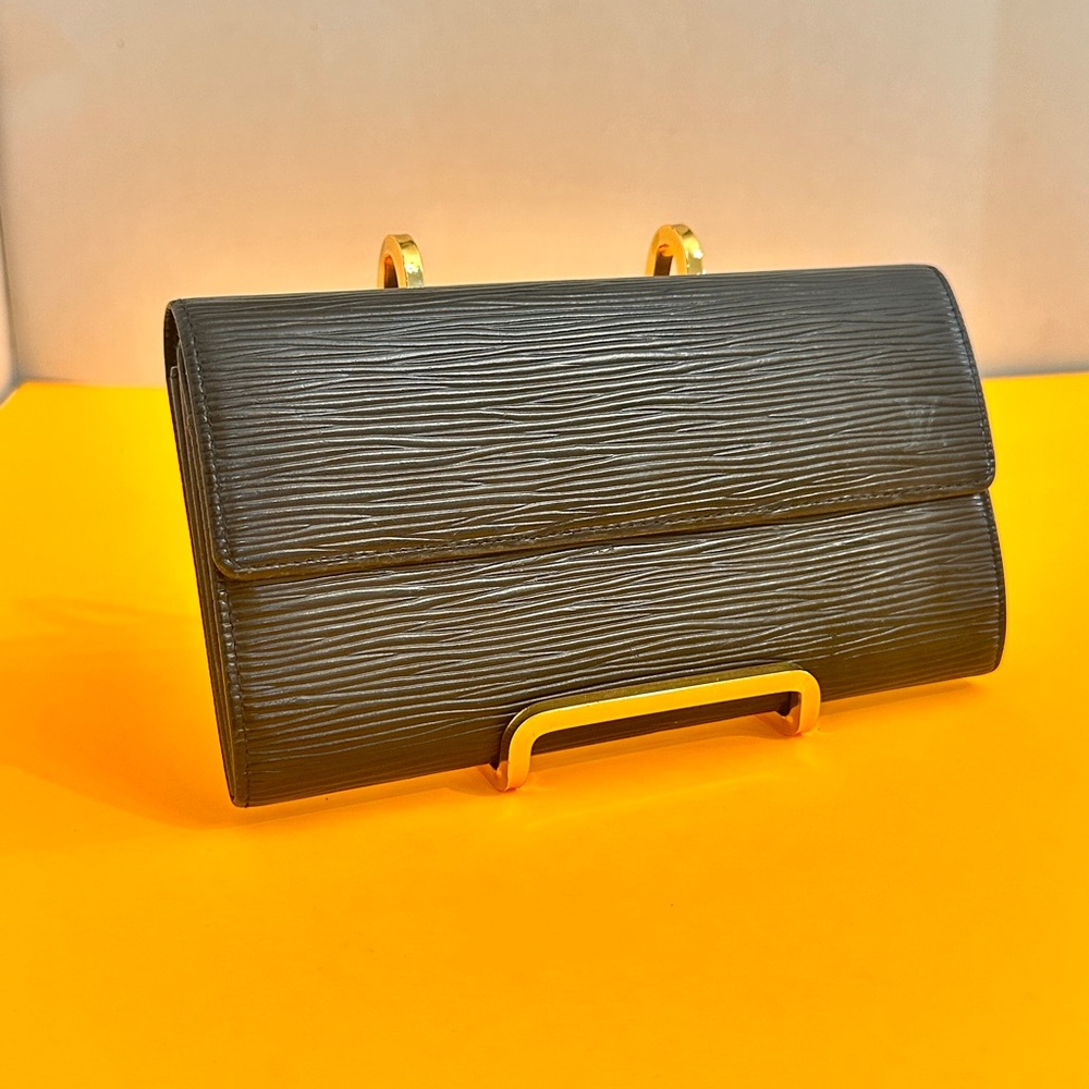 Louis Vuitton black epi Sarah wallet in excellent condition - Picture 4 of 16
